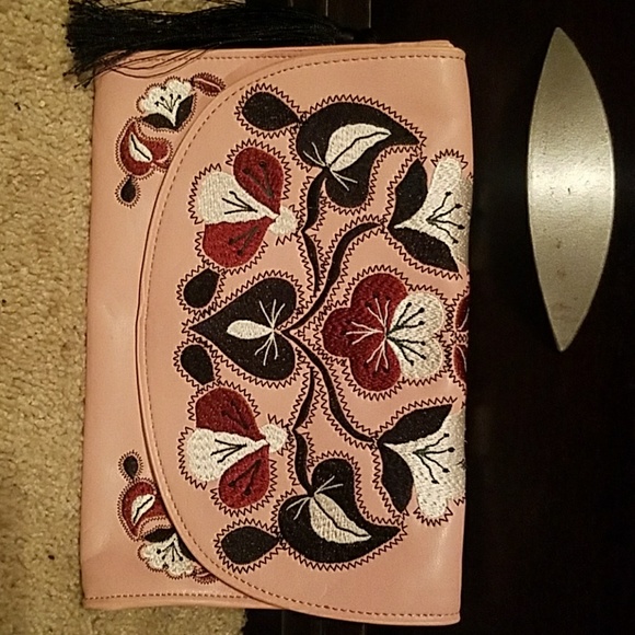Cynthia Rowley embroidered light pink clutch - Picture 4 of 6